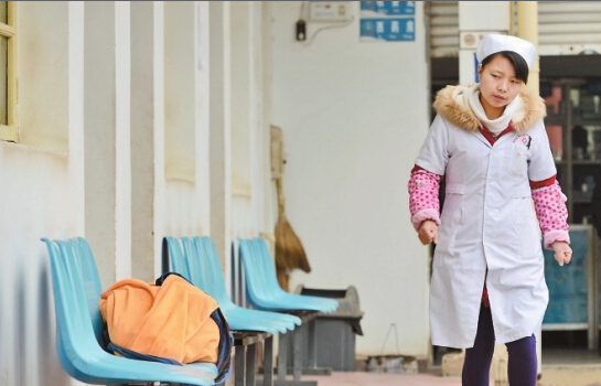 不满4月孩子接种疫苗后脸色发青嘴唇发紫 送医途中死亡