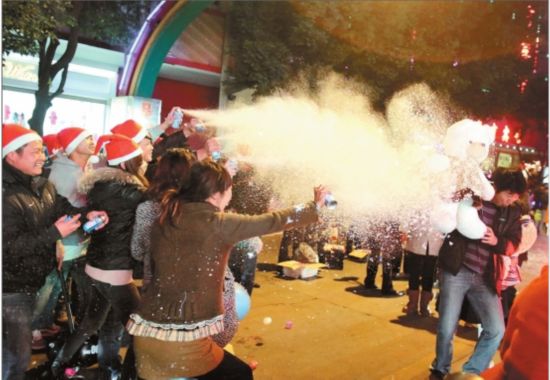 圣诞节咋成圣诞劫 “圣诞狂欢”背后的反思