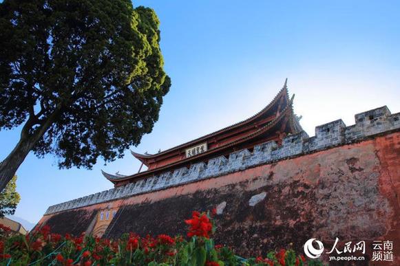 云南大理巍山古城六百多年建筑拱辰楼烧毁前后对比【高清组图】