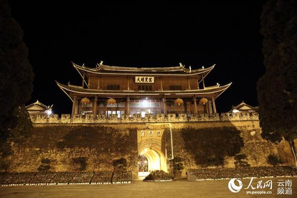 云南大理巍山古城六百多年建筑拱辰楼烧毁前后对比【高清组图】