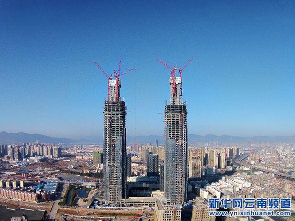 云南第一高楼初长成 万达广场双子塔核心筒封顶