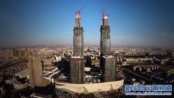 云南第一高楼初长成 万达广场双子塔核心筒封顶