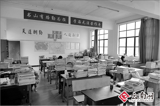 半年没领工资 云南工商管理学院附中老师无奈停课