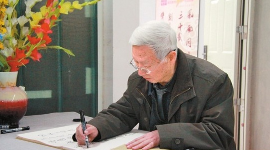 昆明理工大学11名学生各获5000元朱良文奖助学金