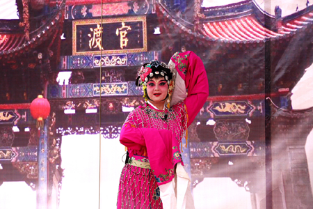 官渡花灯滇剧传习馆演出失传滇剧《天官赐福》