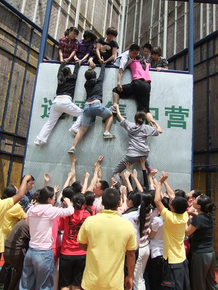 打造“四张名片” 构建东航云南和谐客舱