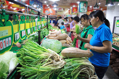 云南省昭通市巧家县的市民在县城天力超市