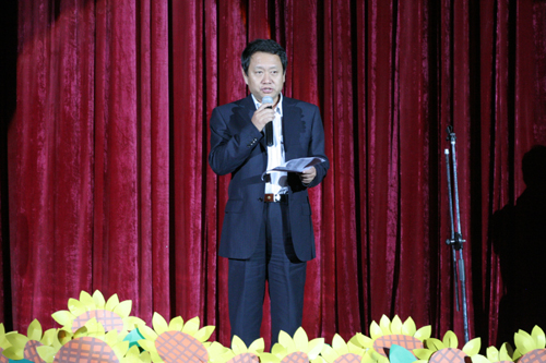 昆明医学院1000多名新生参加成人礼活动