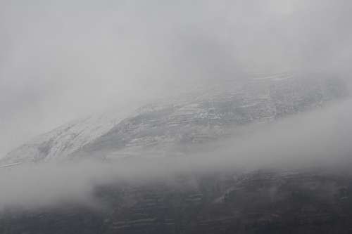 东川喜迎新年第一场雪