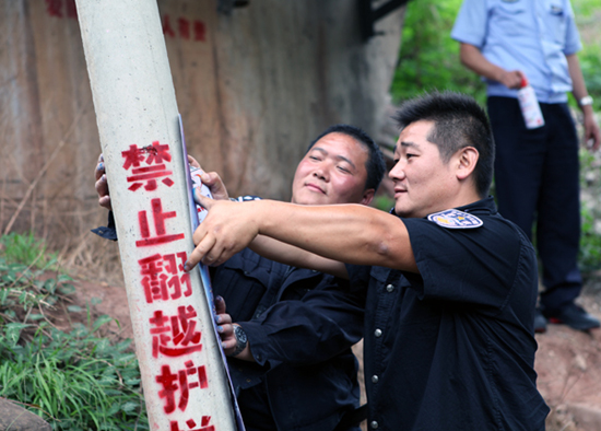 昆铁派出所长吕刚:丝丝关怀温暖群众心田