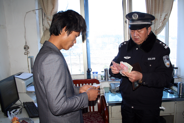 昆铁警方罗平站派出所民警找回遗失物品