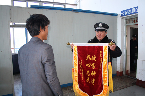 昆铁警方罗平站派出所民警找回遗失物品