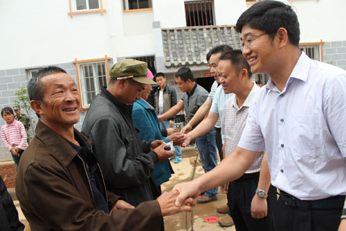昆明东川158户“三区”移民有了新家 “危险期”免费居住
