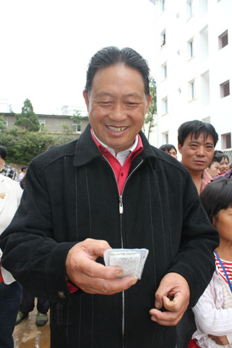 昆明东川158户“三区”移民有了新家 “危险期”免费居住