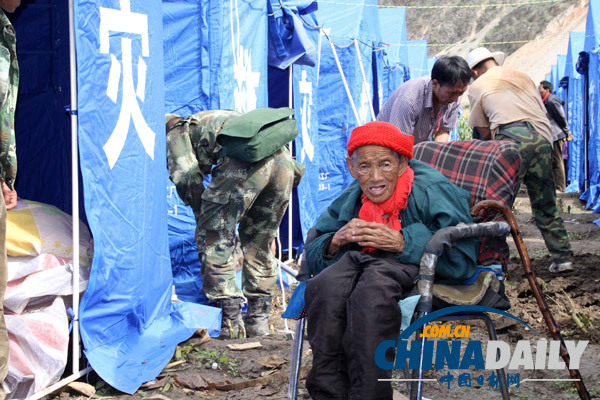 迪庆：武警云南总队百余名官兵冒雨昼夜奋战灾区抢险救灾