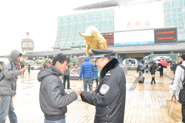 昆铁警方全警动员应对冰雪天气 全力确保旅客出行安全