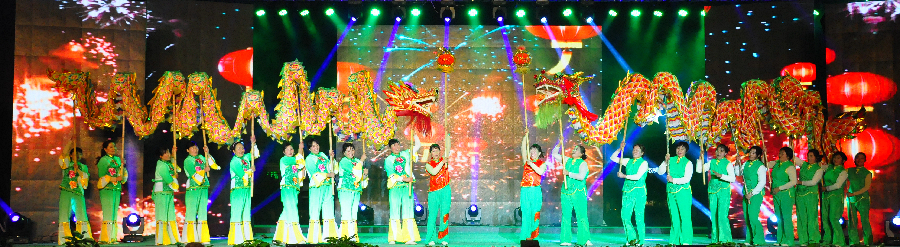云南嵩明唱响“俏花灯”