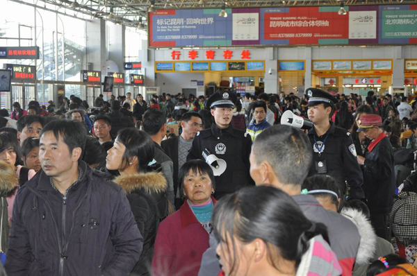 昆铁警方积极应对节后返程客流高峰