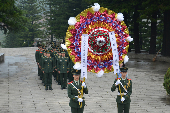 云南天保边检官兵:祭奠革命英烈 弘扬“老山精神”