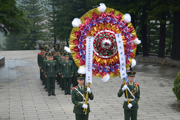 云南天保边检官兵：祭奠革命英烈 弘扬“老山精神”