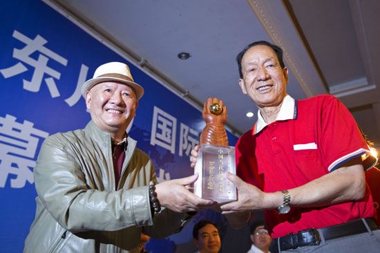 百余诗人共聚第十五届(昆明·东川)国际诗人笔会