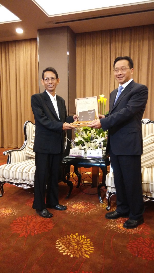 云南省副省长高峰会见缅甸仰光大学校长代表团一行