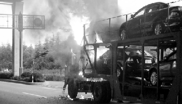 登云路和天目山西路 两起车辆起火事故,烧坏4