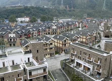 坚守震中的东莞三剑客