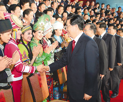 第四届全国少数民族文艺会演开幕 胡锦涛等观看开幕式文艺晚会
