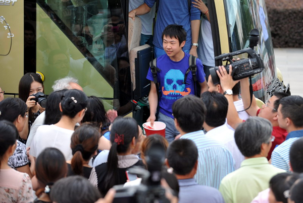韩亚空难事件浙江江山中学师生回到家乡（图）