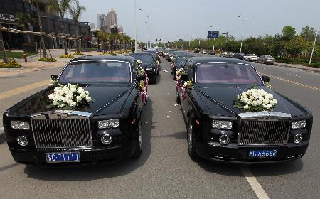 车价上亿“超豪华”迎亲车队亮相温州