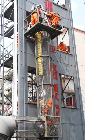 杭州市民走进消防中队