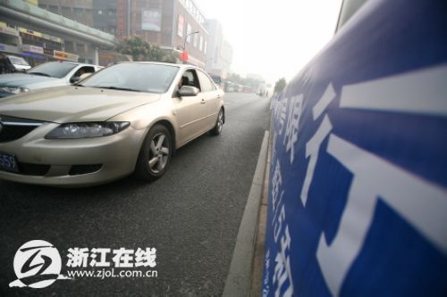 直击“错峰限行”首日早高峰