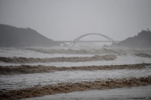 强台风“布拉万”造成舟山海域狂风暴雨