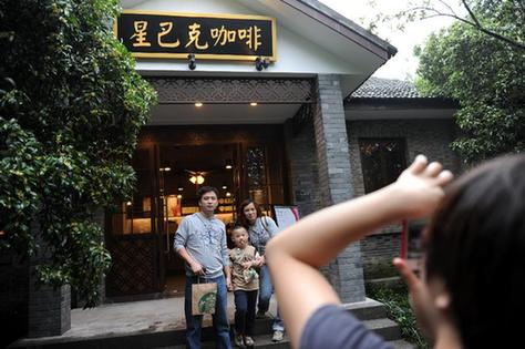 星巴克“入驻”灵隐引热议　触痛谁的神经？