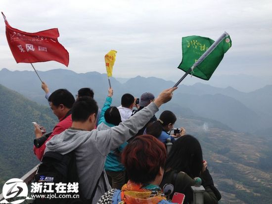 青山碧水两相依 去南尖岩看天地间的山水画卷