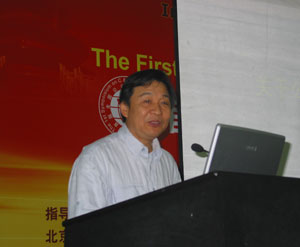 中国译协副秘书长罗选民作大会主题发言