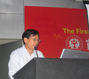 中国社科院研究员周庆生作大会主题演讲