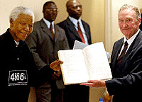 Jail diaries returned to Mandela