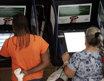 People cast their ballots during early elections at the Miami Government Center in Florida, October 18, 2004. Florida and some other states have allowed its citizens to cast their votes before the scheduled election. [Reuters]
