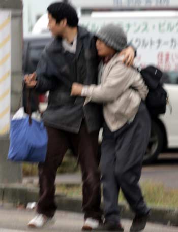 Residents are shaken by strong earthquake in Nagaoka, northern Japan October 27, 2004. [Reuters]