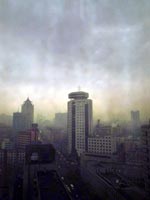 Day turned to night across Shenyang when a freak cloud formation 8,000 metres deep blanketed the northeastern city. 