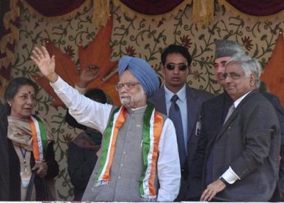 Indian Prime Minister Manmohan Singh, center, waves to supporters accompanied by Jammu Kashmir Chief Minister Mufti Mohammed Sayeed, right, Indian Parliamentary Affairs Minister Ghulam Nabi Azad, second right, and Congress leader Ambika Soni, during a public meeting in Srinagar, Kashmir, India, Wednesday, Nov. 17, 2004. Singh vowed Wednesday to move peace talks forward in insurgency-wracked Kashmir, saying he was prepared to hold unconditional talks with anyone and everyone. Person behind Singh is a member of his security personnel. [AP]