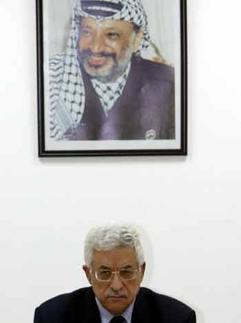 Palestinian Authority secretary-general Mahmud Abbas attends a Fatah Central Committee meeting at the headquarters of the late Yasser Arafat in the West Bank city of Ramallah, November 21, 2004. U.S. Secretary of State Colin Powell said he would press both Israeli and Palestinian leaders for steps to enable Palestinians to elect a successor to Yasser Arafat, as he arrived in Israel. [Reuters]