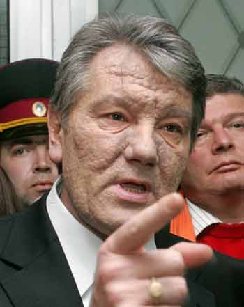 Ukraine's opposition presidential candidate liberal Viktor Yushchenko gestures as he answers journalists' questions during a news conference at the Central Election Commission in Kiev, November 21, 2004. The liberal candidate in Ukraine's presidential election said on Monday, after polls had closed, that authorities were falsifying the results and he called on his supporters to stage peaceful street demonstrations. [Reuters]