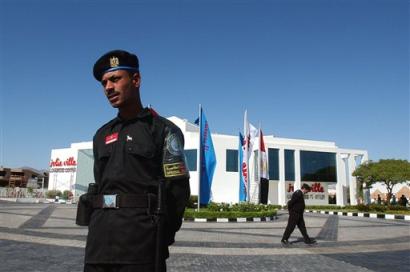 An Egyptian soldier stands guarding the site of Jolie Ville congress center at the Red Sea resort of Sharm el-Sheik, Egypt, Sunday, Nov. 21, 2004 where a conference focusing on Iraq's stabilization is being held Nov. 22-23 involving Iraq's neighbors, Egypt, the Group of Eight industrialized nations, China, the United Nations, the Arab League, the Organization of Islamic Conference and the European Union. [AP]