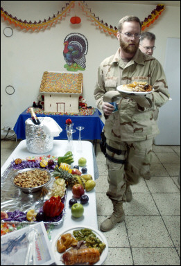 US soldiers having Thanksgiving meal at a military base in Kabul. [AFP]