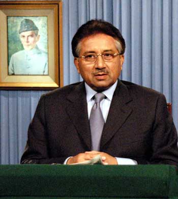 Pakistan's President Pervez Musharraf speaks during a televised address to the nation in Islamabad December 30, 2004. In an address to the Pakistani nation, Musharraf on Thursday reiterated his intention to retain his dual role of army chief and called on the opposition to accept the decision of the majority. [Reuters]