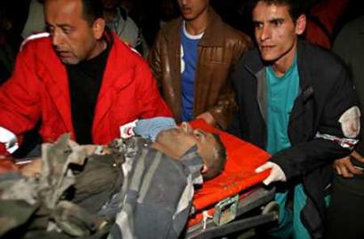 Medical staff wheel a Palestinian man into a hospital after a missile strike in the Gaza Strip December 30, 2004. An Israeli drone fired a missile at Palestinian militants in the southern Gaza Strip on Thursday, killing four, witnesses said. [Reuters]