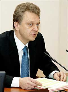 Russia said it had ordered the construction of an oil pipeline from its huge Siberian oilfields to the Pacific Ocean opposite Japan, in a move to boost export opportunities throughout East Asia and to the United States. In a major sweetener for Beijing, Industry and Energy Minister Viktor Khristenko, seen here February 2004, announced that Chinese oil conglomerate CNPC could be offered up to 20 percent of the main asset of the dismembered Russian energy supplier Yukos(AFP/File) 